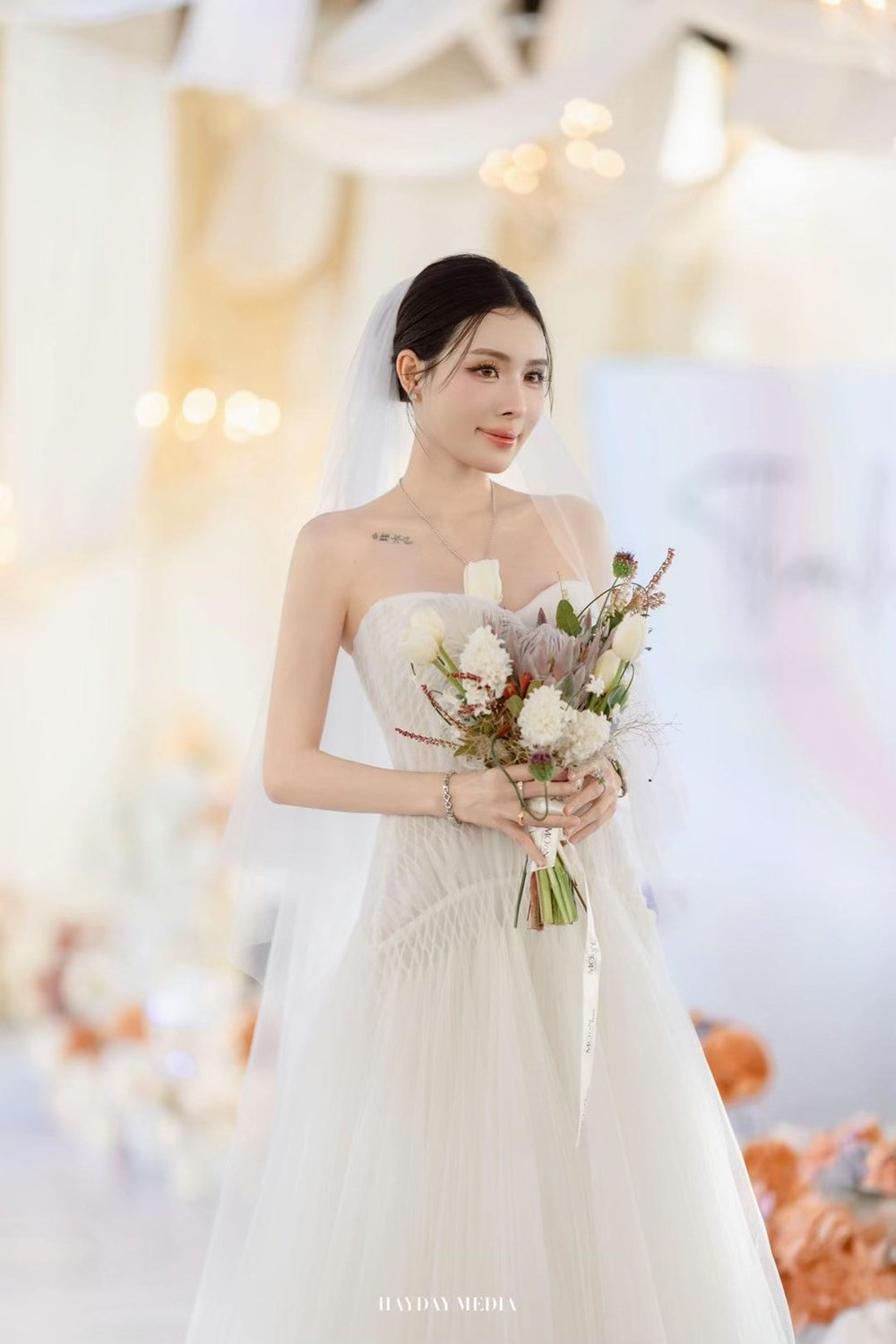 Văn Thanh cưới nàng tiểu thư giáu có, rước dâu hoành tráng bằng siêu xe插图4 70090734014493830805560205829142860654879839n
