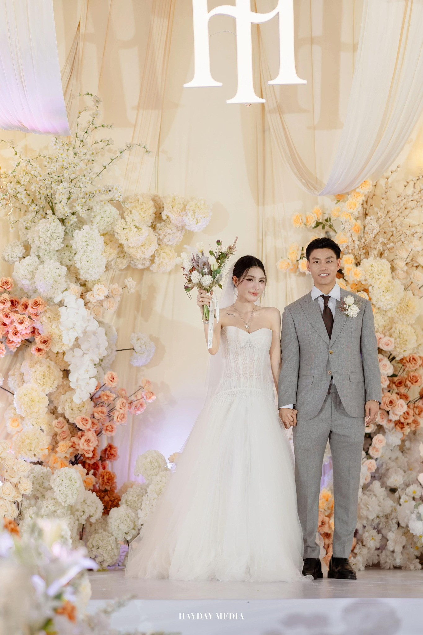 Văn Thanh cưới nàng tiểu thư giáu có, rước dâu hoành tráng bằng siêu xe插图 6999462051449383050556023400252706607736120n