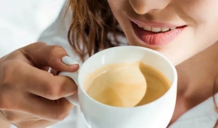 Cà phê giúp tỉnh táo và thư giãn nhưng cũng có thể khiến răng xỉn màu nếu sử dụng không đúng cách.