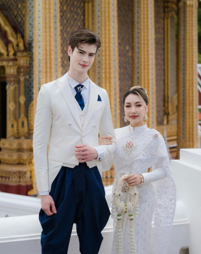 Gương mặt sau 21 ngày phẫu thuật thẩm mỹ của cô vợ cao 1m55 áp lực vì chồng Tây quá đẹp trai, cao gần 2m插图1 screenshot 1777447781 1777448098