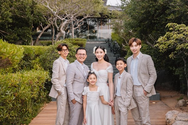 Hoa hậu Hà Kiều Anh khoe nhan sắc ngọt ngào đón tuổi 50 - Ảnh 5.