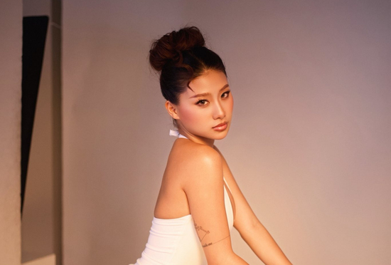 Louis Phạm khoe body 'chiến đét', sexy đốt mắt, gây sốc khi tuyên bố 'mọi người cứ đồn em mang bầu đi'