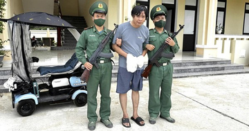 Bắt giữ đối tượng mang theo máy in cùng nhiều tờ tiền giả