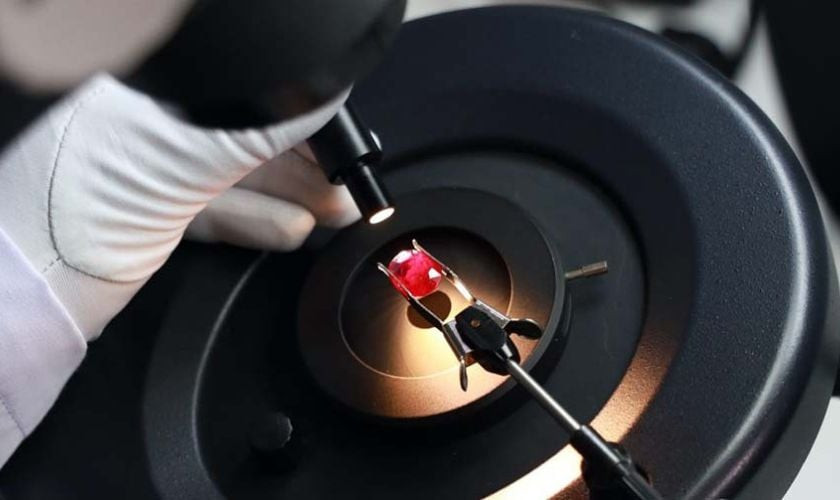 Vụ vòng ngọc 2 tỷ đồng của Hằng Túi: Góc khuất thị trường kiểm định- Ảnh 1.