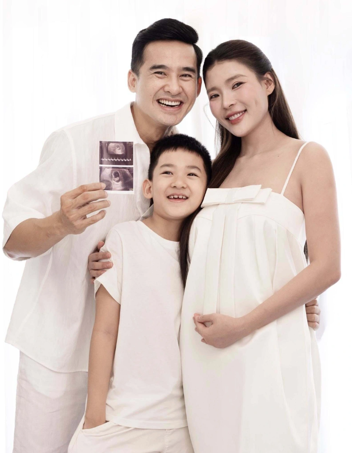 Lương Thế Thành và Thúy Diễm chuẩn bị đón con thứ hai sau 10 năm kết hôn插图 Lương Thế Thành và Thúy Diễm chuẩn bị đón con thứ hai sau 10 năm kết hôn - Ảnh 1