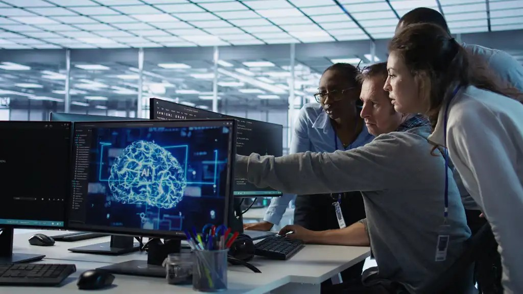 Một việc làm công nghệ ghi nhận nhu cầu tăng 700%, lương hơn 200.000 USD插图 Forward-deployed engineers shutterstock