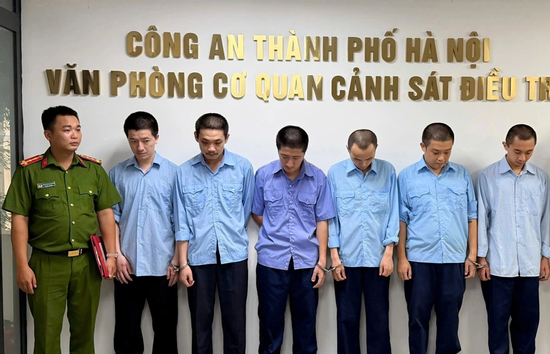 Triệt phá đường dây buôn lậu 8.000 cây vàng từ nước ngoài vào Việt Nam