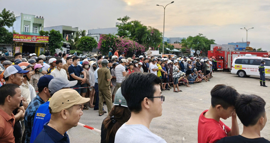 Nhân chứng vụ cháy ô tô, 2 thiếu niên tử vong: Không biết trong xe có người mắc kẹt