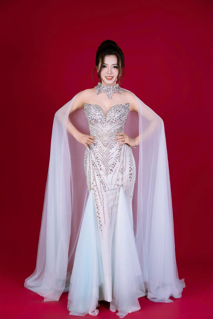 Người đẹp Kim Phương Anh giành ngôi vị Á hậu cuộc thị Mrs Earth Vietnam 2026.