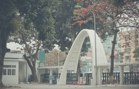 Chuyện chưa kể về cổng Parabol huyền thoại Đại học Bách khoa Hà Nội