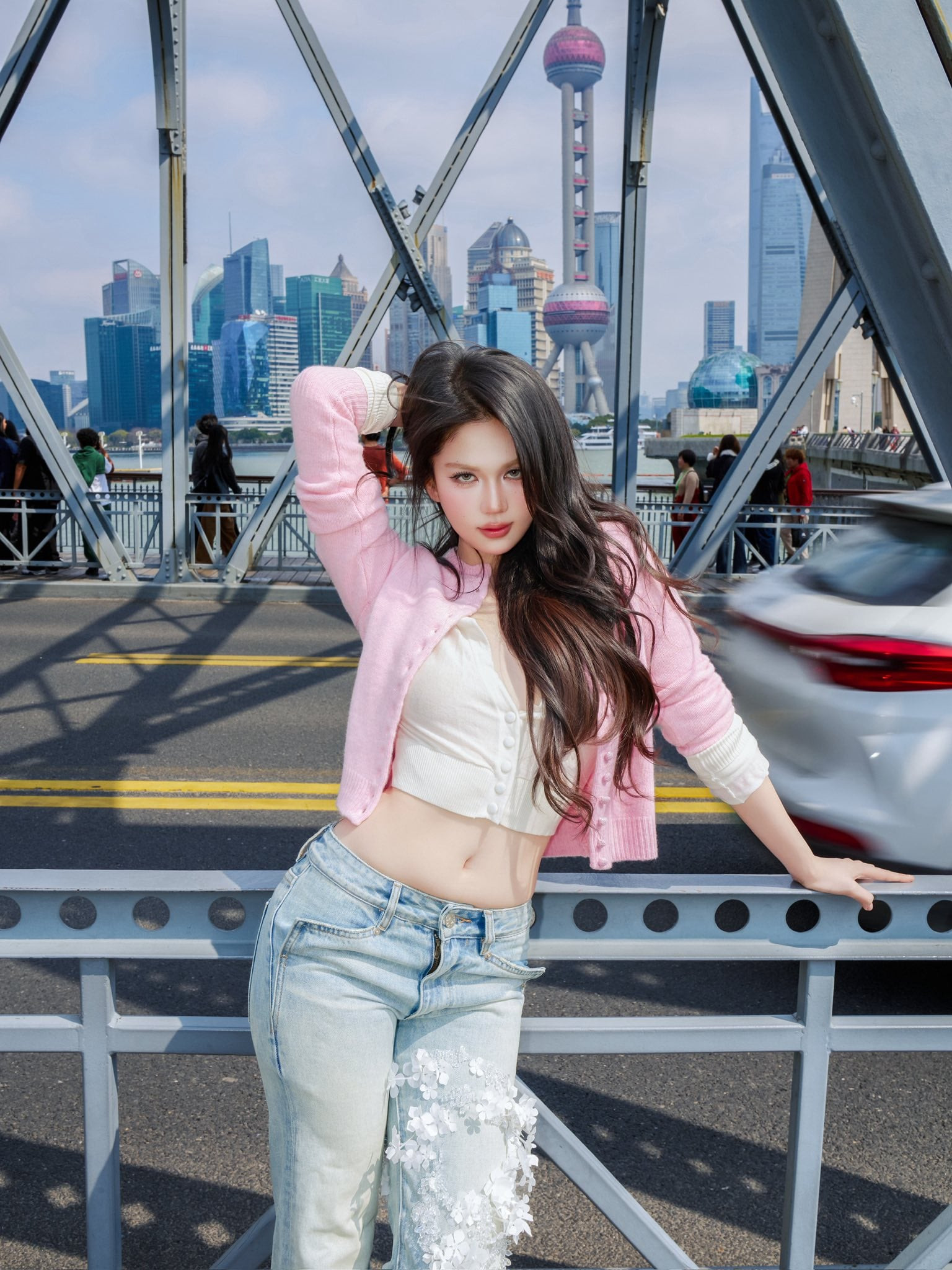 Ngọc Trinh “lột xác” với hình ảnh năng động, nữ tính đón Hè插图 Ngọc Trinh “lột xác” với hình ảnh năng động, nữ tính đón Hè插图