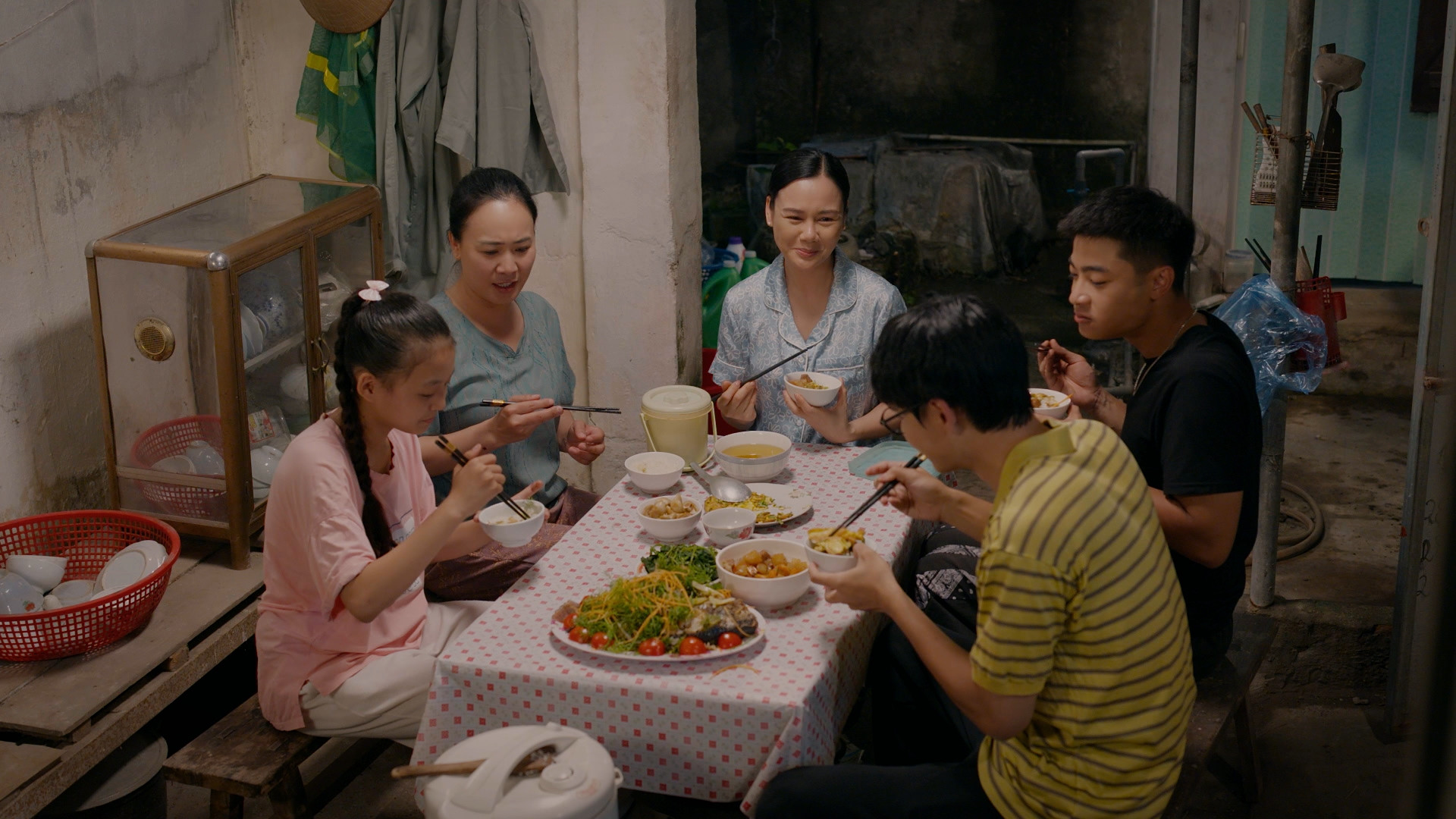 phia ben kia thanh pho (1).jpg
