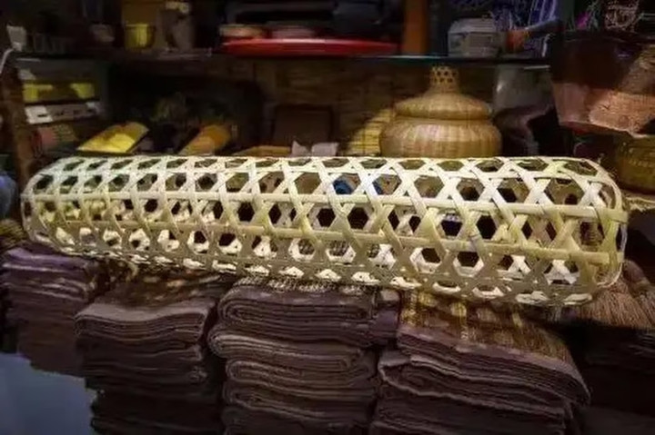 Vào thời nhà Tống (960–1279), thường dân ngủ trên gối tre và dùng những chiếc gối dài đan bằng tre gọi là “vợ tre” để giữ mát. (Ảnh: Baidu)