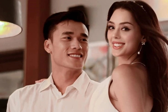 Đây đích thị là nàng WAG đẹp nhất làng bóng đá: Mặt xinh như búp bê, khí chất tiên tử