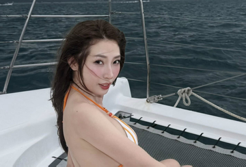 Khổng Tú Quỳnh đốt cháy mùa hè với bikini rực rỡ, visual làm netizen 
