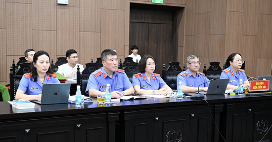 Xét xử cựu Bộ trưởng Nguyễn Thị Kim Tiến: VKS nhắc đến sự lãng phí tiền thuế của dân