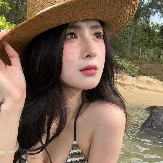 Quỳnh Alee chính thức tung bộ ảnh 