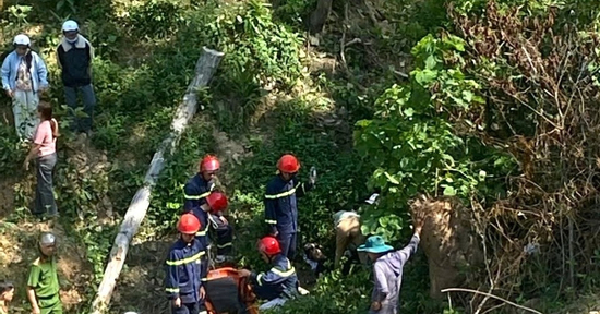 Đạp xe dã ngoại, 2 học sinh rơi xuống vực sâu ở Đắk Lắk