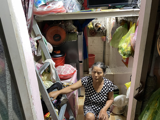 Gần 20 năm sống trong căn phòng chưa đầy 3m² dưới gầm cầu thang ở TP.HCM