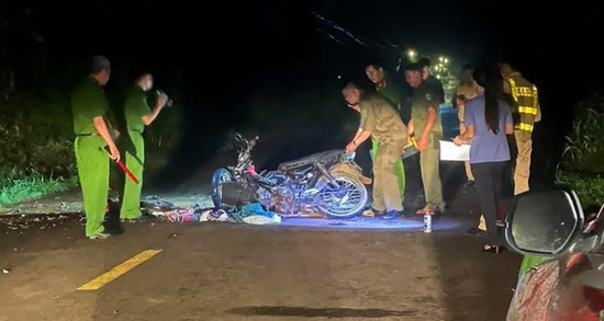 Hai xe máy va chạm trong đêm, 3 người thương vong ở TPHCM