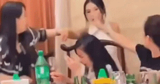 Màn trả thù tàn khốc của chính thất: Ép tiểu tam đến tiệc thượng lưu rồi 'lột mặt nạ' trước trăm người