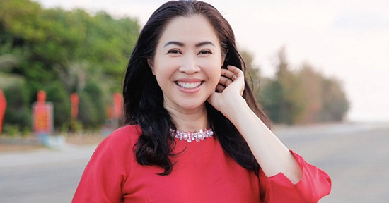 MC Quỳnh Hoa tuổi 54 là phó giám đốc quyền lực, quyết 'giấu' chồng suốt 30 năm