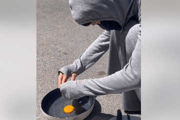 Cảnh báo hành động rán trứng ngoài đường nhiều người làm ngày nắng nóng