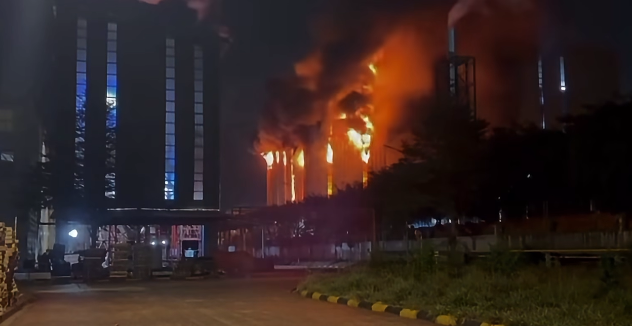 cháy công ty tôn hoa sen phú mỹ tphcm..png