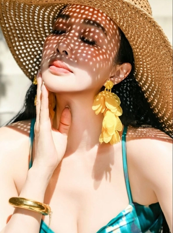 Chung Lệ Đề 'gây sốt' khi khoe vóc dáng săn chắc ở tuổi ngoài 50 - Ảnh 4