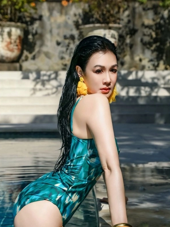 Chung Lệ Đề 'gây sốt' khi khoe vóc dáng săn chắc ở tuổi ngoài 50 - Ảnh 2