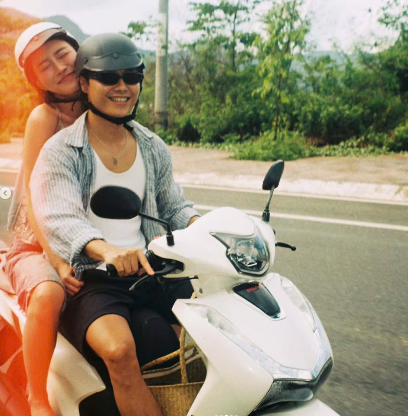 Chuyện tình chị em của cặp đôi ca sĩ, khiến mạng xã hội