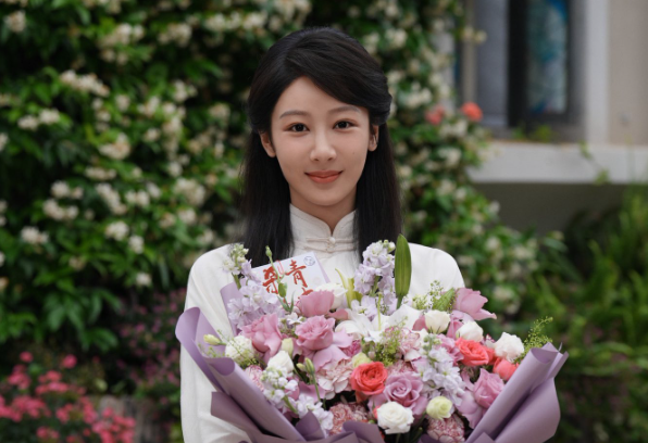 Dương Tử gây chú ý với loạt ảnh đóng máy phim mới 'Hoa Ngọc Lan Nở, Người Lại Đến' - Ảnh 1