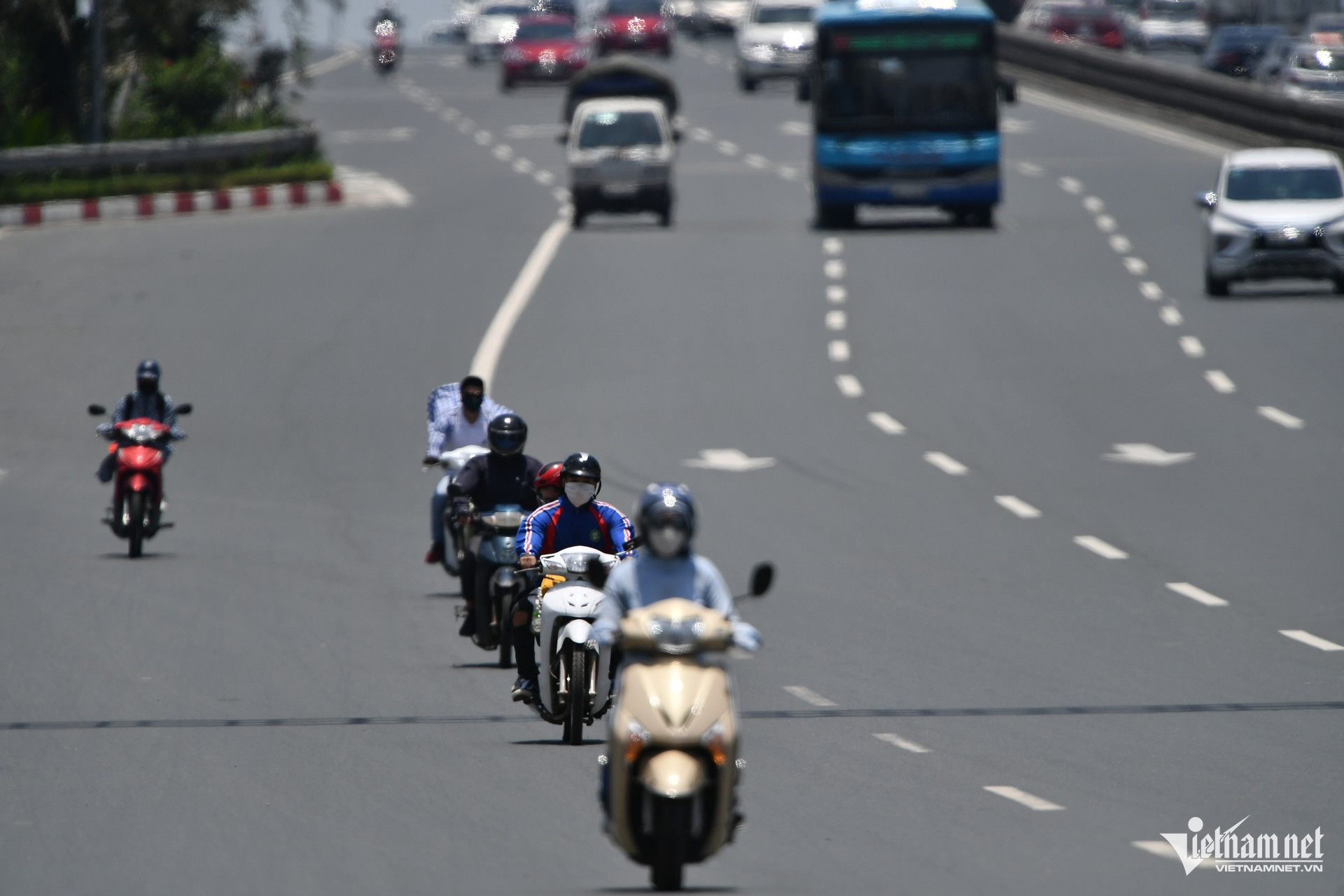 Hà Nội có thể lập kỷ lục nắng nóng sau hơn 10 năm, đêm xuống vẫn ngột ngạt插图 W-nang nong (194).jpg