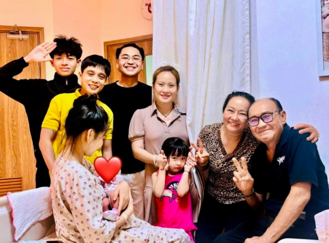 Vợ chồng Lê Lộc và Tuấn Dũng vừa chào đón con đầu lòng sau 5 năm bên nhau - Ảnh 1