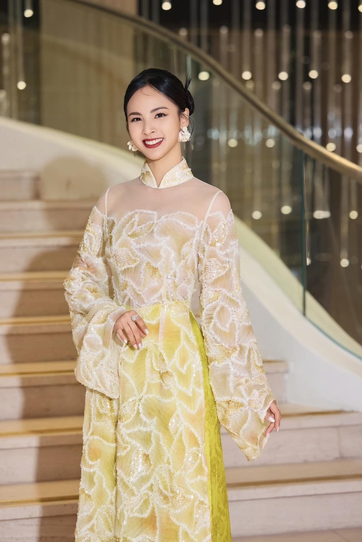 Thời điểm giành Á hậu 2 Miss Charm 2024, Quỳnh Nga cho biết muốn áp dụng những kiến thức đã học được từ chương trình Thạc sĩ để nâng tầm lĩnh vực kinh tế, truyền thông và đóng góp vào việc xây dựng hình ảnh Việt Nam tốt đẹp hơn trong mắt bạn bè quốc tế.
