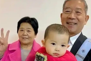 Cặp đôi U70 bất ngờ 'lên chức' bố mẹ: Nỗi lo không kịp nhìn con trưởng thành