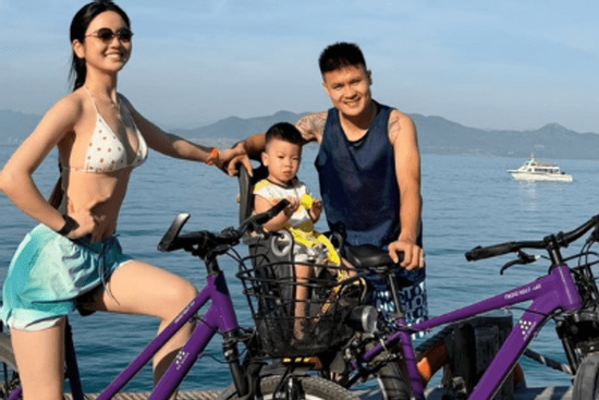 Chu Thanh Huyền khoe chân dài thẳng tắp, vóc dáng nóng bỏng chuẩn gái một con mòn con mắt bên Quang Hải