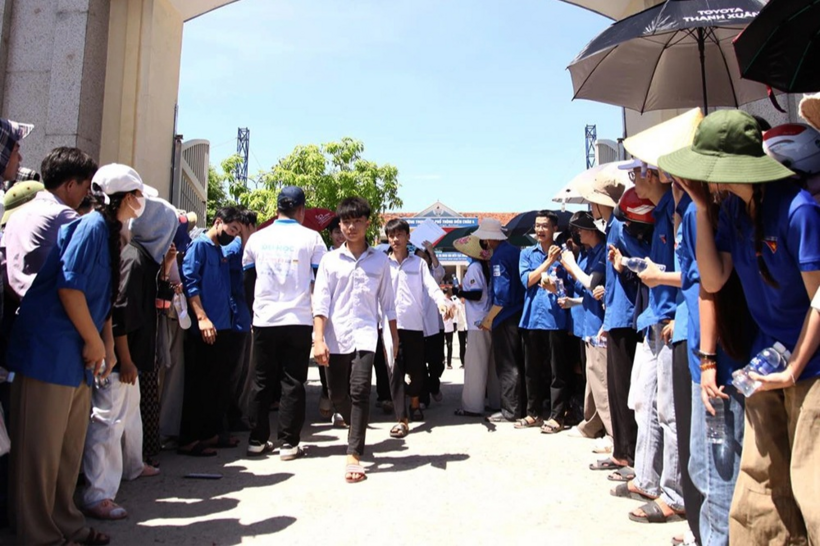Thí sinh hoàn thành buổi thi tại điểm thi Trường THPT Diễn Châu 4. Ảnh: Trường THPT Diễn Châu 4