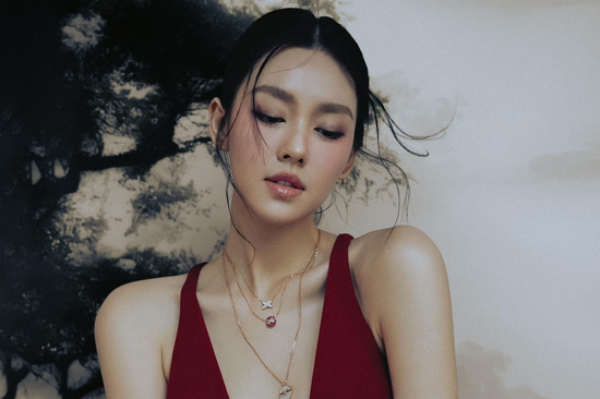 Á hậu gen Z đang bí mật mang bầu cho ông xã đại gia, tất cả bị bại lộ vì 1 câu hỏi giữa sự kiện