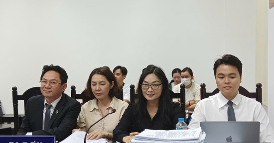 Vụ ly hôn 1.200 tỷ: Tòa tạm hoãn, chưa rõ bác sỹ nha khoa đang ở đâu