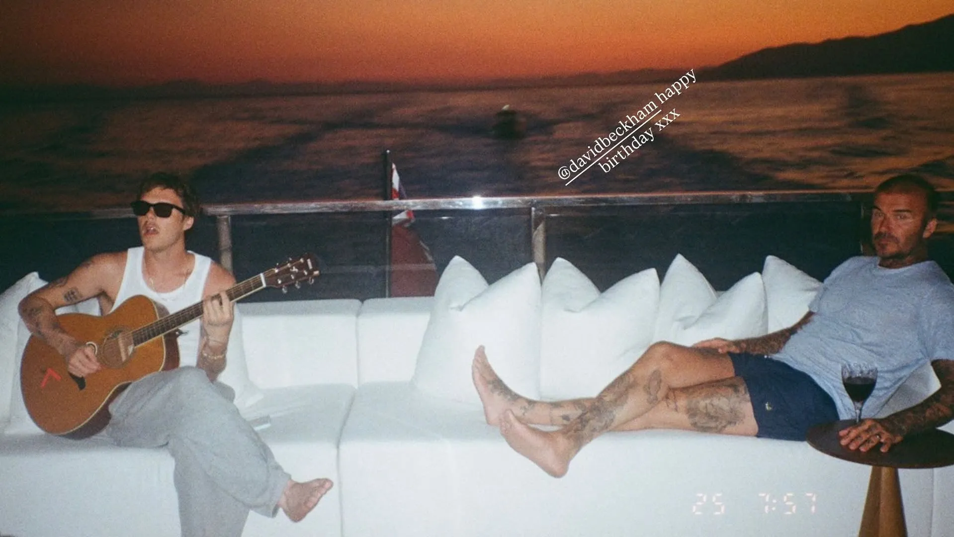 David Beckham diện quần bơi khoe body săn chắc tuổi 51, đón sinh nhật ngọt ngào nhưng vẫn bị con cả xa lánh插图5 image 63