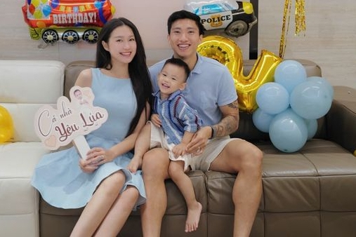 Văn Hậu - Hải My tổ chức sinh nhật ấm áp cho con trai trong biệt thự chục tỷ, khung hình 'gấp 3 visual' gây sốt