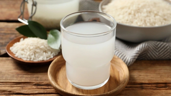 Dưỡng da sáng mịn bằng nước gạo lên men