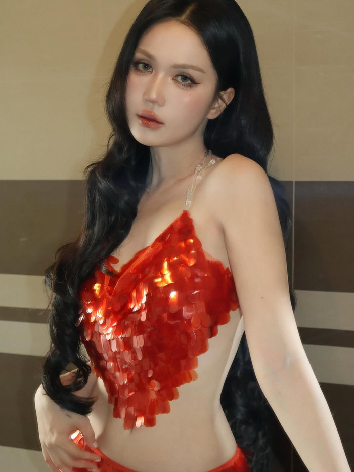 Ngọc Trinh khéo khoe làn da trắng sáng. Ảnh: IGNV