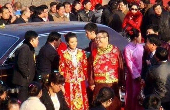 Cuộc tỷ phú và nữ minh tinh từng khiến báo chí tốn giấy mực vì độ chịu chi. (Ảnh: Baidu)