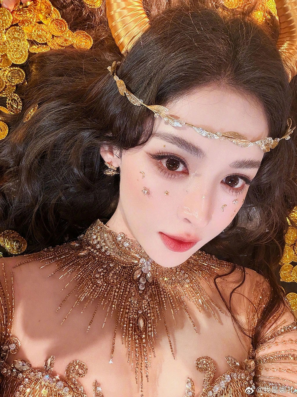 ve ngoai nhu nu than cung kim nguu cua g lnezer bextiyar gay bao mang hinh anh 6