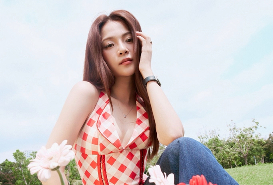 Việt Nam hiếm ai mới 12 tuổi đã đẹp nức nở như cô gái này: Visual xứng đáng tuyệt tác