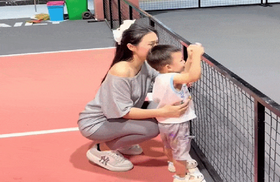Doãn Hải My lên sân pickleball cũng trang điểm không sót bước nào, chạy 3 vòng thì 'bỏ cuộc'