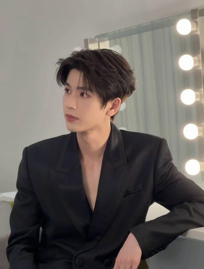 Nam thần đình đám showbiz gặp sự cố sức khỏe gây lo lắng - Ảnh 3.