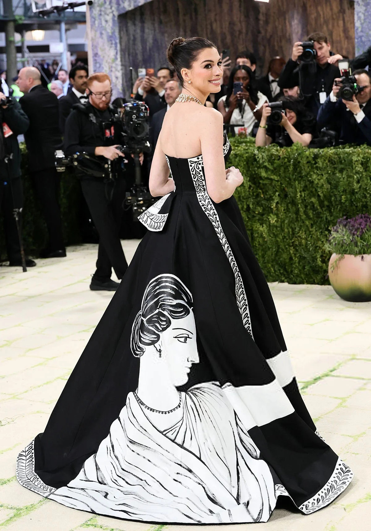 Anne Hathaway .jpg